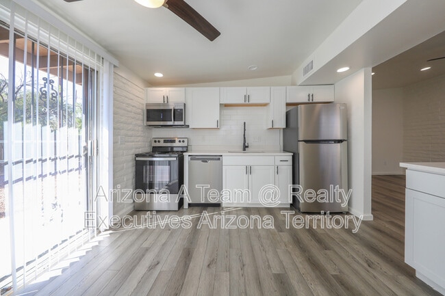 Building Photo - 4014 E Fairmount St