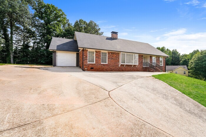 Building Photo - 3622 Woods Dr