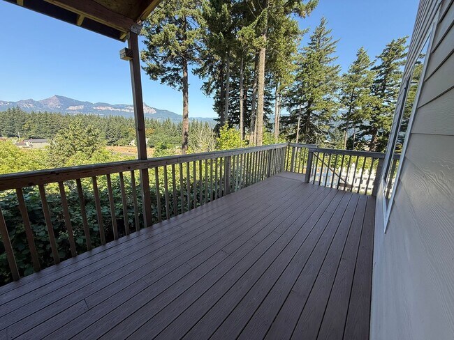 Building Photo - 3 Bedroom House For Rent In Cascade Locks