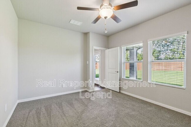 Building Photo - 4018 Sandstone Dr