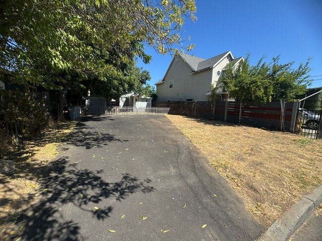 Primary Photo - 1 Bedroom 1 Bath Home with a Large Outdoor...
