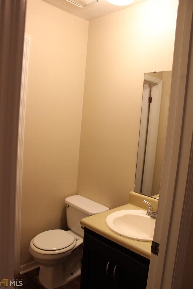 Building Photo - 207 Admirals Walk