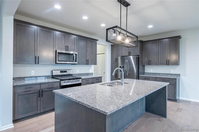 Building Photo - 24180 Liberty Hill Dr