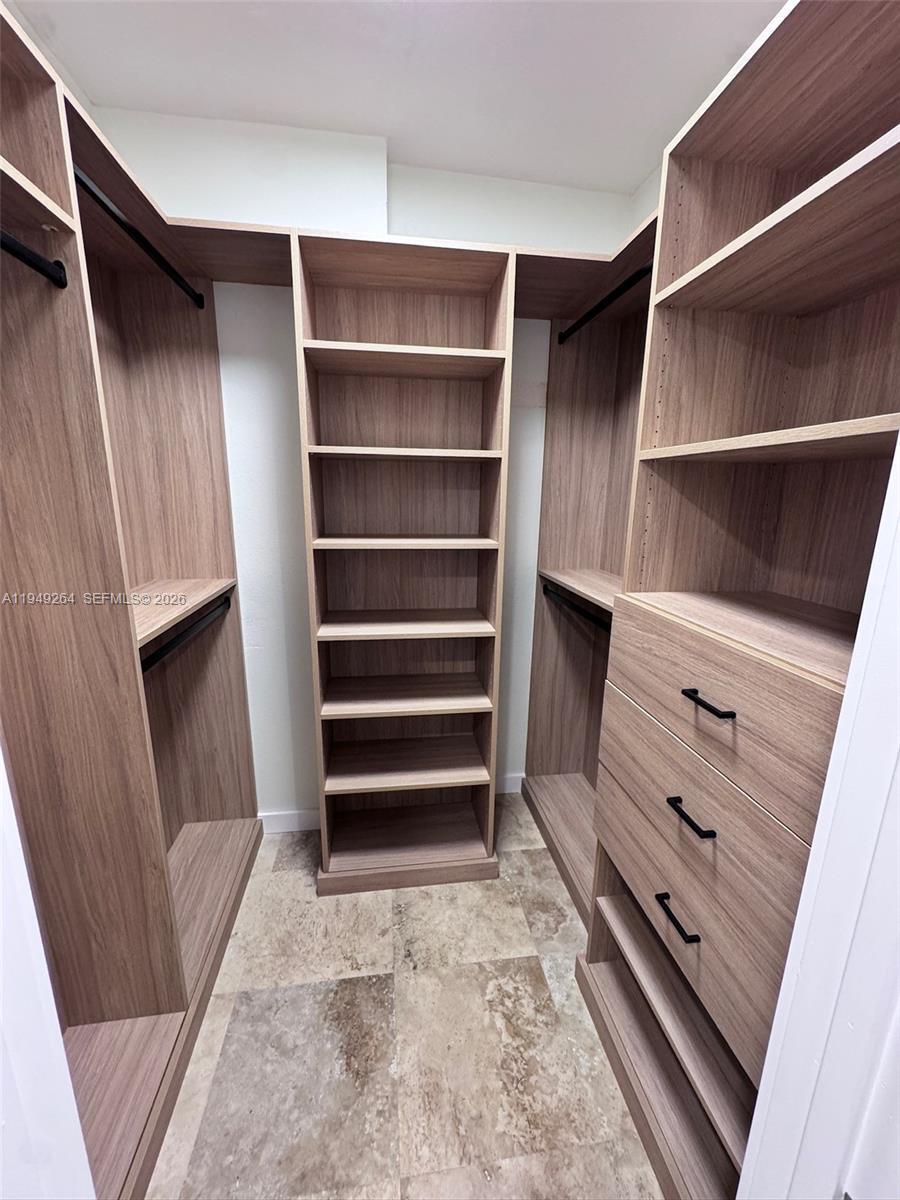 Building Photo - 100 Edgewater Dr