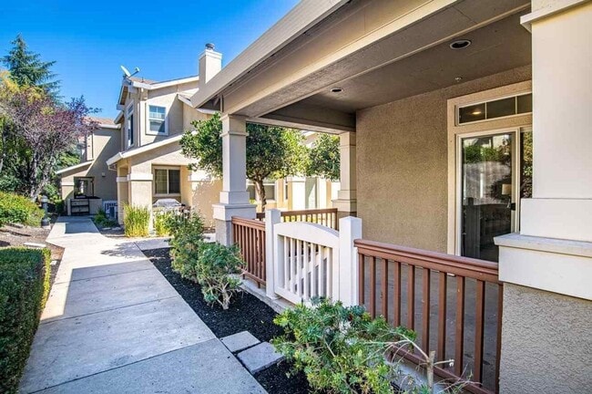 Building Photo - Beautiful 3 Bed, 3 Bath Condo for Rent in Livermore, CA