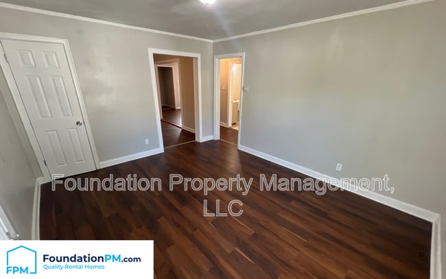 Building Photo - 2303 Longstreet Dr