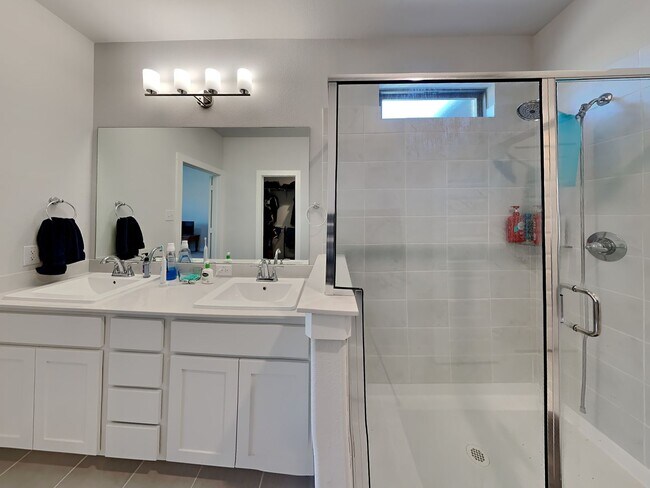 Building Photo - LIKE NEW HOME BUILT IN 2024 IN HIGHLY SOUGHT AFTER MADERO ADDITION IN HASLET