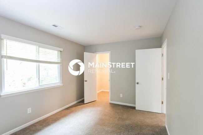 Building Photo - 3 Bedroom Pet-Friendly Home in CHARLOTTE, NC with Main Street Renewal