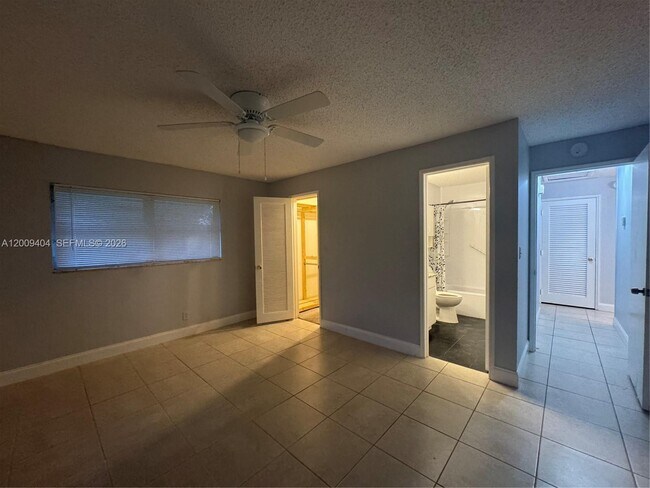 Building Photo - 1140 NW 85th Ave