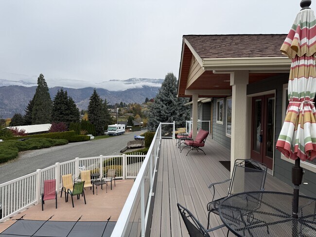 Building Photo - 165 Coral St