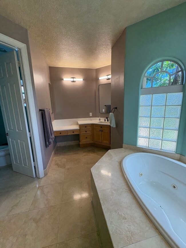Building Photo - Spacious 3/3.5 3 car garage home in Palm City