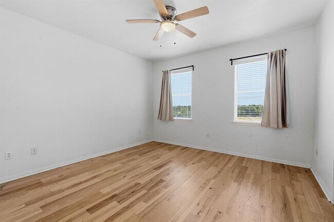 Building Photo - 2720 Oak Springs Dr