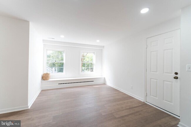 Building Photo - 3244 Titanic Dr