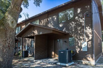 Building Photo - Flexible Lease Options! 2BR/2BA Townhome w...