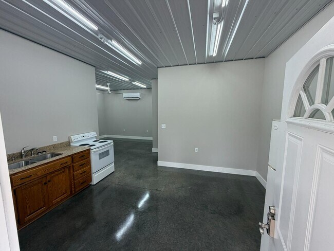 Building Photo - 10748 State Rte D