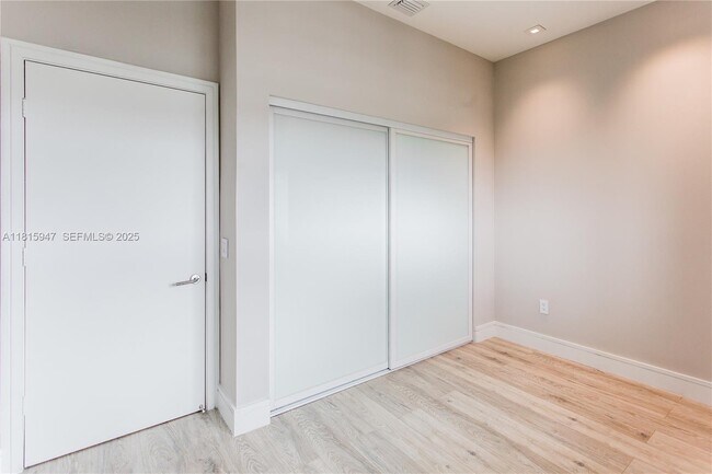 Building Photo - 460 NE 28th St