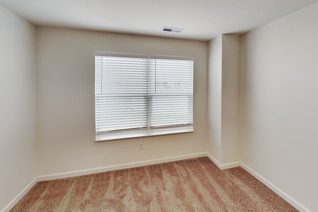 Building Photo - 2835 Strauss Ln