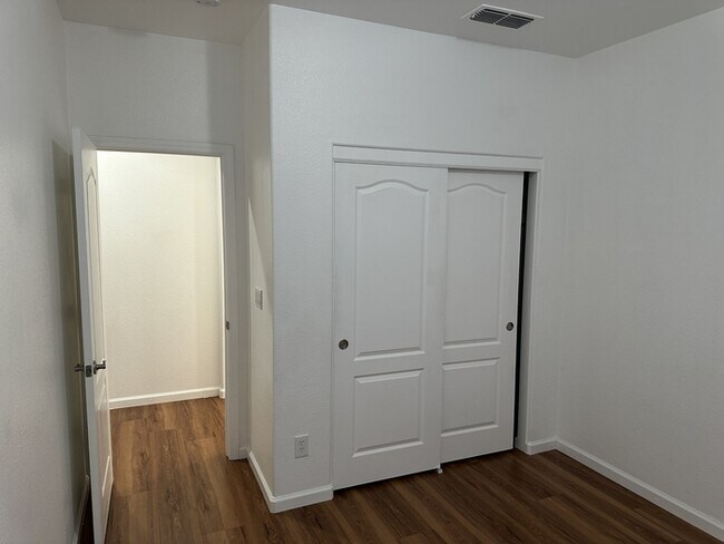 Building Photo - 91 W Recreo Ct