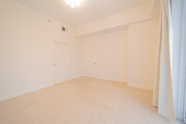Building Photo - 2520 Robinhood St