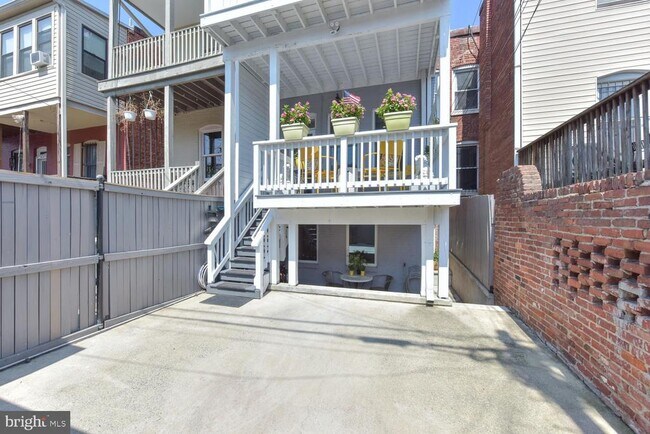 Building Photo - 132 Seaton Pl NW