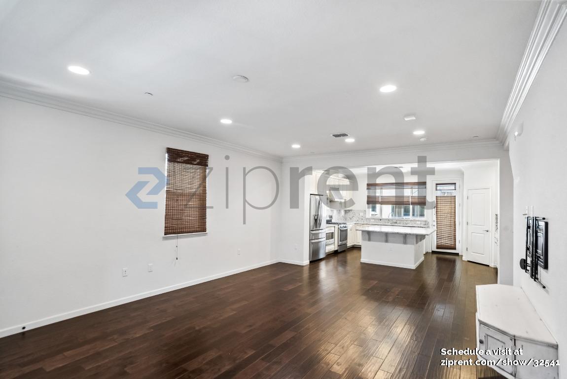 Building Photo - 715 Mystic Topaz Loop