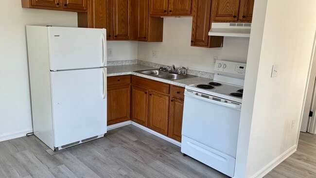 Kitchen - 3707 Tiffany Dr