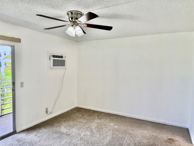 Building Photo - 440 Fanshaw K