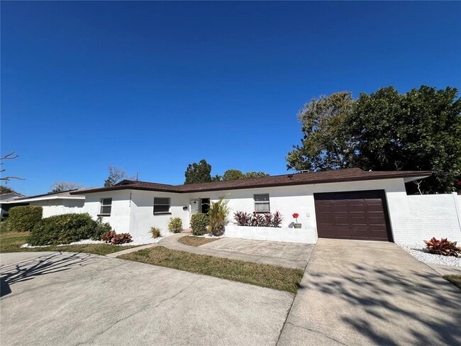 Building Photo - 2502 Tropical Shores Dr SE