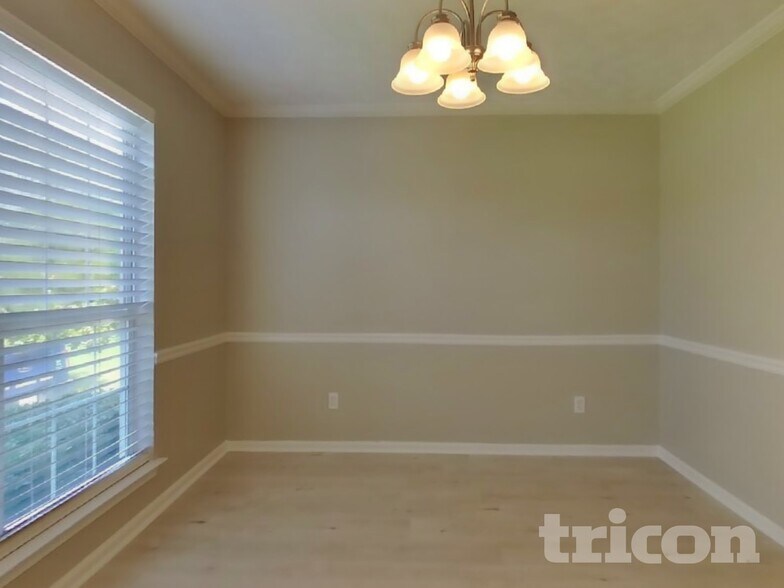 Building Photo - 1951 Hidden Valley Dr SW