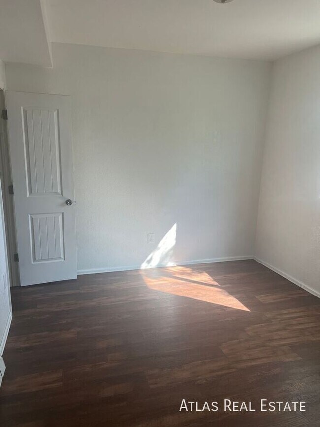 Building Photo - 236 W Iowa Ave