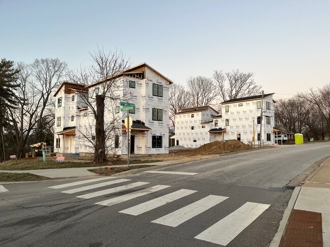 Building Photo - 601 E Miller Dr