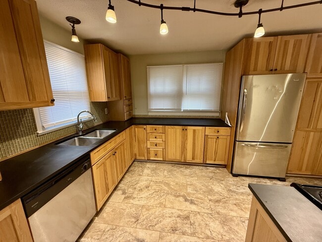 Building Photo - 906 Cherokee St