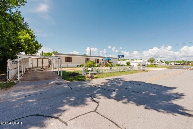 Building Photo - 329 Laureno Pl
