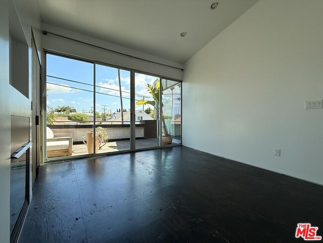 Building Photo - 1505 Linden Ave