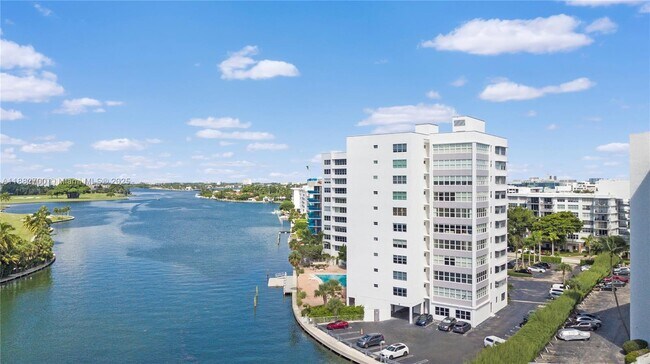 Building Photo - 9100 W Bay Harbor Dr