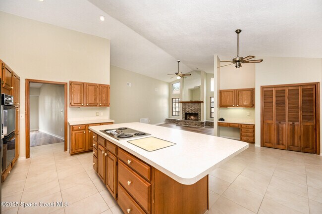 Building Photo - 441 Crystal Lake Dr