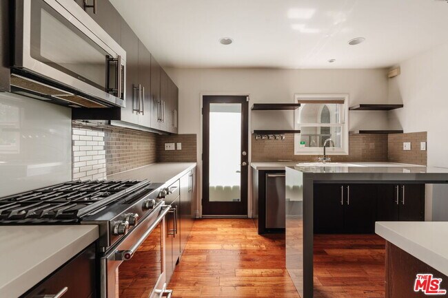 Building Photo - 8561 Rugby Dr