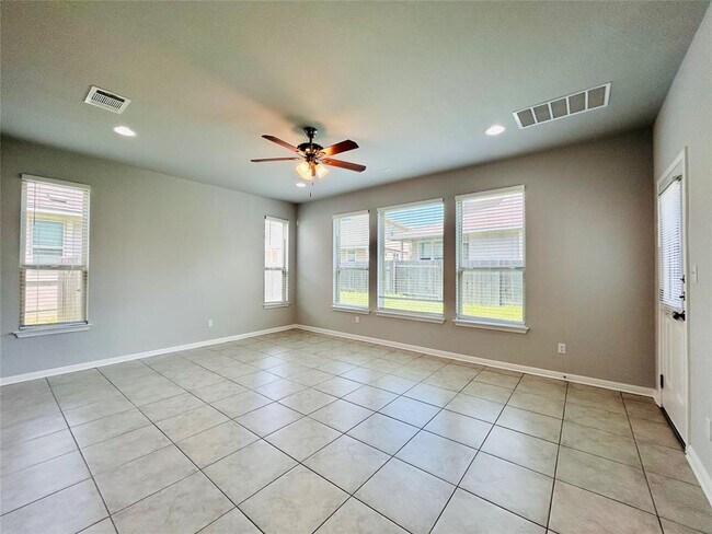 Building Photo - 1156 Capra Ln