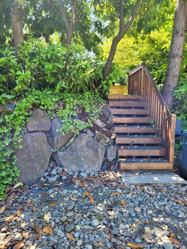 Entrance from parking - 2930 SW Nevada Ct