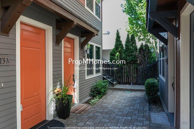 Building Photo - Modern Studio in the Heart of SE!