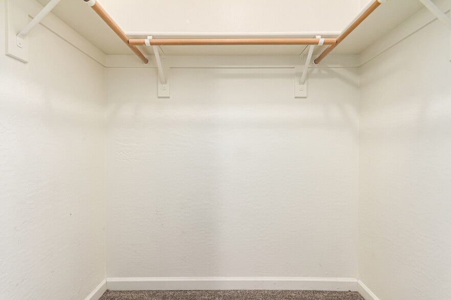 Building Photo - 6804 W Lone Cactus Dr