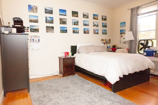 Building Photo - NO BROKER FEE | Renovated 1 Bed on Beacon St | Brookline
