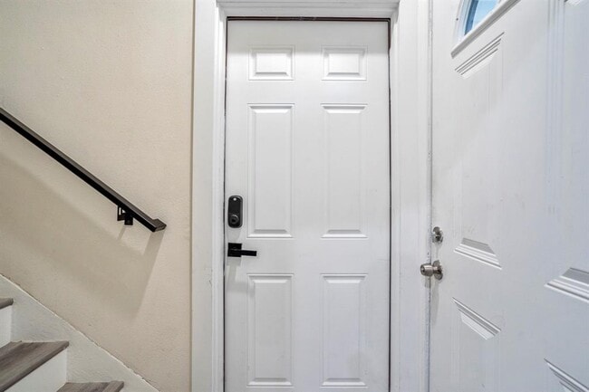 Building Photo - 5 Estelle St