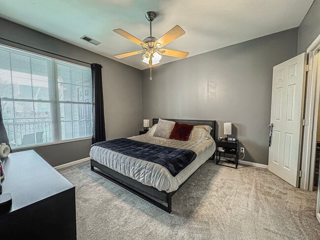 Building Photo - Stylish 3 Bed 3 Bath Condo With Large Balcony in Desired Riverbend at Cascades - Water Included