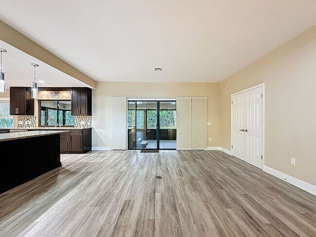 Building Photo - Exquisite Lake County Home with Lake Harris Views