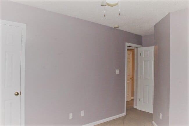 Building Photo - Staff Favorite.