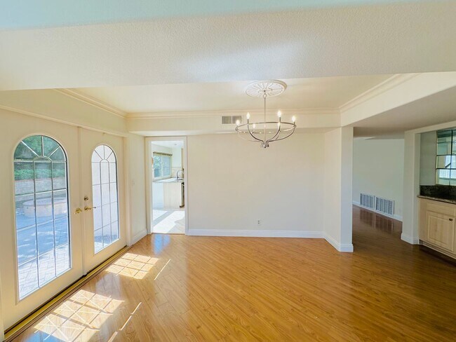 Building Photo - 6635 Soaring Dr