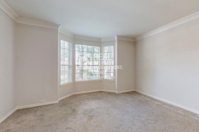 Building Photo - Elegant 5-Bedroom Home for Rent in Prime C...