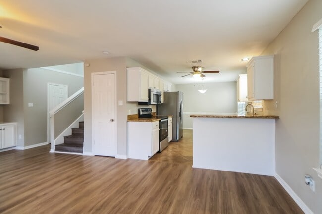 Building Photo - 2221 Jasmine Path