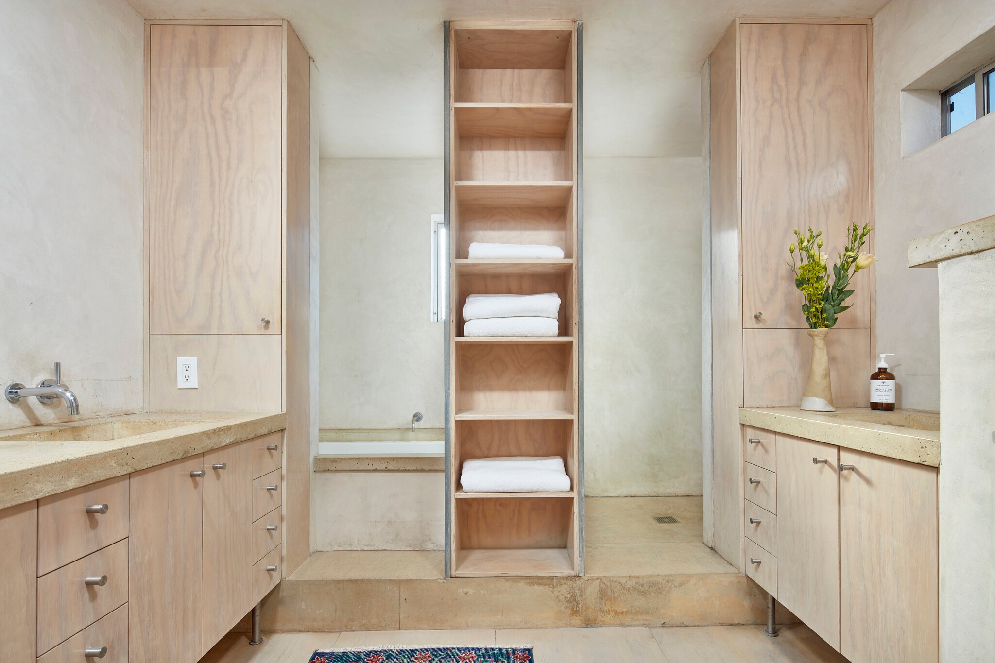 Master bath - 703 Palms Blvd